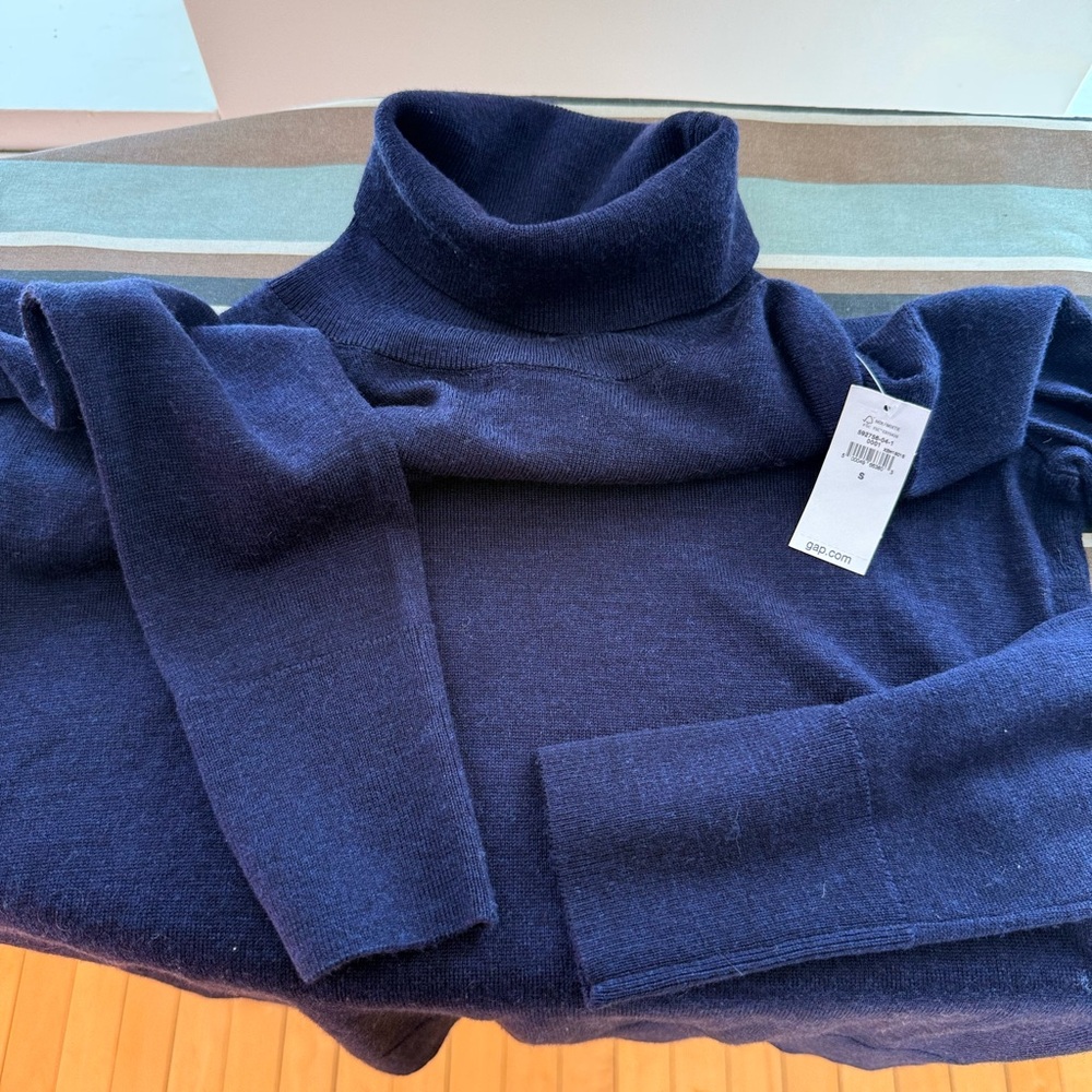 Gap washable Merino Wool, Navy Blue Turtleneck, NWT